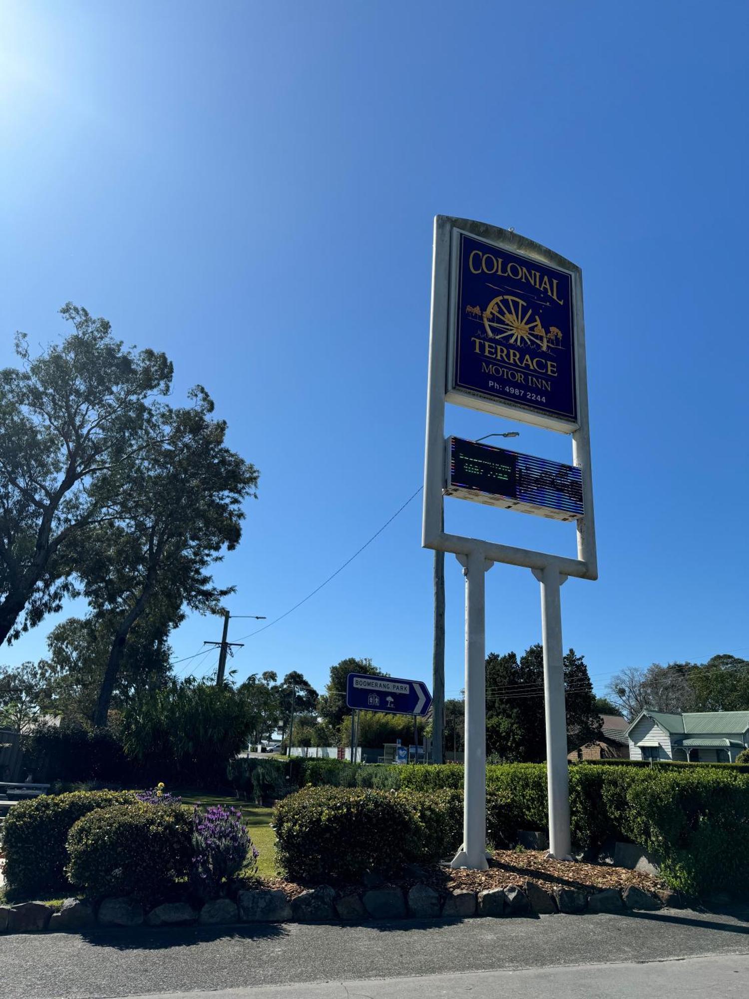 Colonial Terrace Motor Inn Raymond Terrace Exterior foto